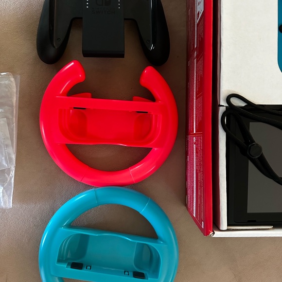 Nintendo Switch Mario In Box - Picture 3 of 6